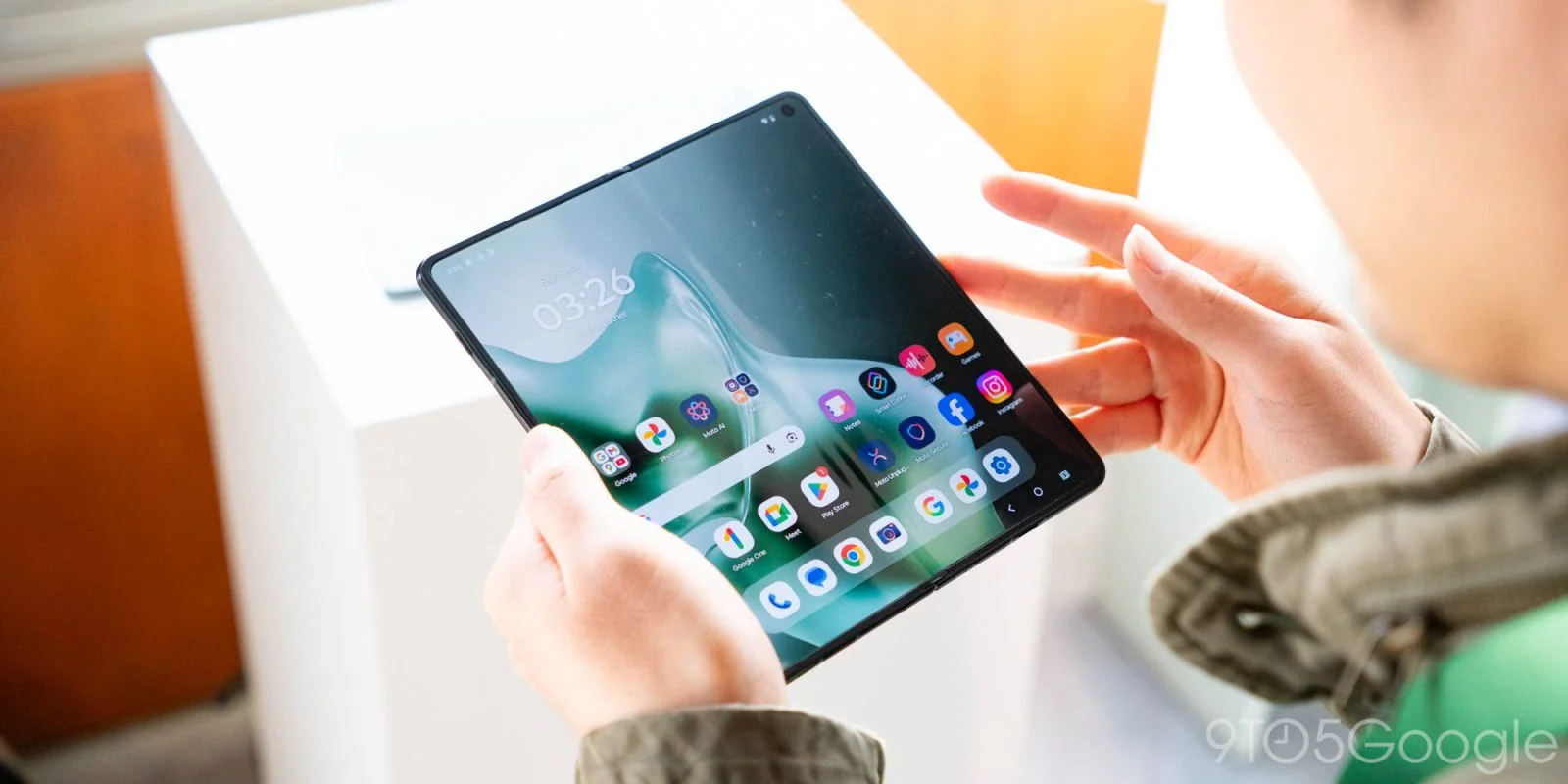 Hands-on: Motorola Razr Fold’s software is halfway between Pixel and Samsung [Gallery]