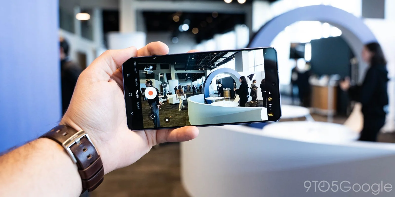 Galaxy S26 Ultra ‘horizon lock’ keeps video stable no matter what – you have to see it [Video]